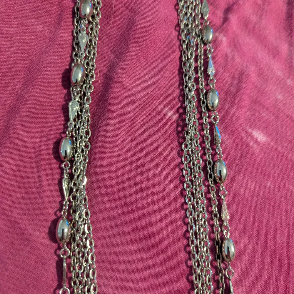 Elegant Silver Beaded Necklace_6